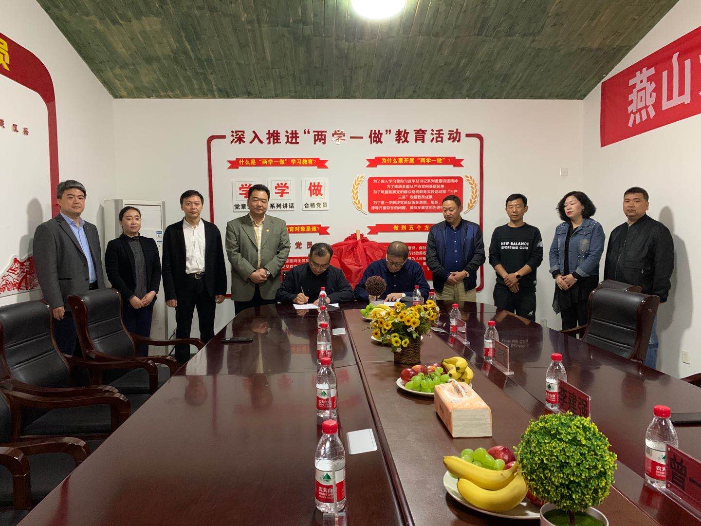 孙利院长与秦皇岛市碧螺塔旅游开发股份有限公司总经理李建强签署校外实践基地协议