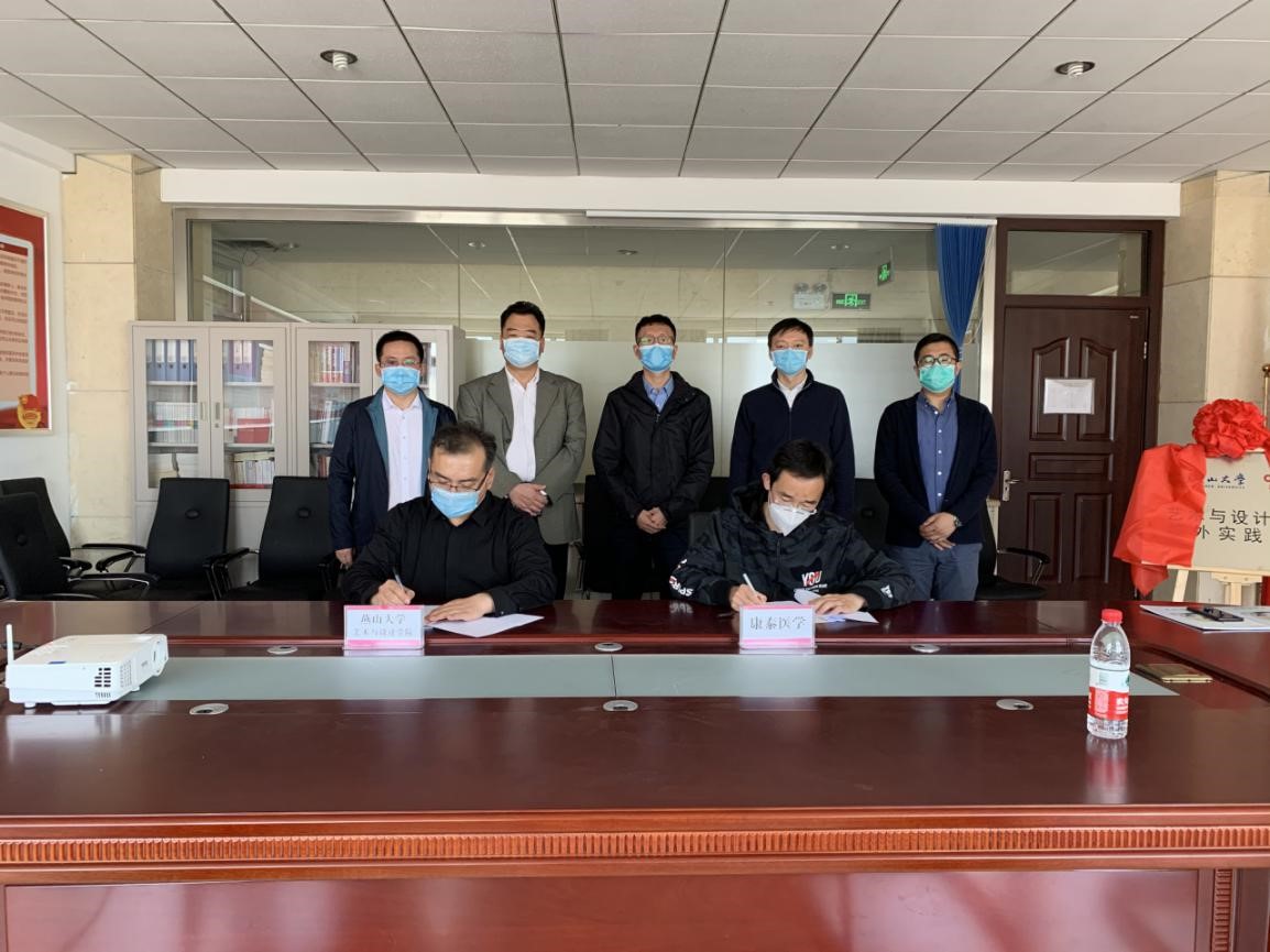 孙利院长与 康泰医学副总经理许云龙签署校外实践基地协议